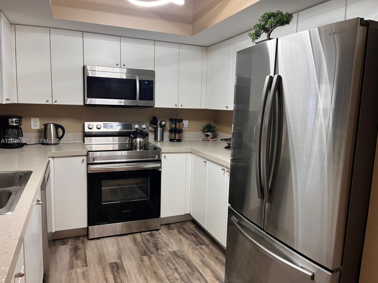 17375 Collins Ave , Unit 905, Sunny Isles Beach, FL 33160 Photo