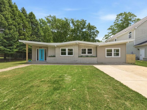 815 W Detroit Street, New Buffalo, MI 49117