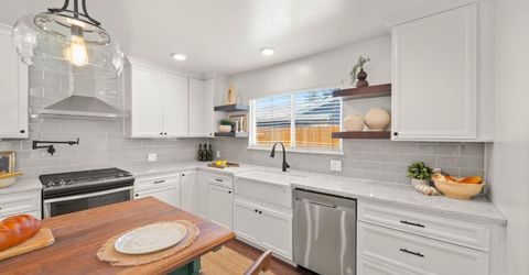 8936 Castle Park Dr, Elk Grove, CA 95624 Photo