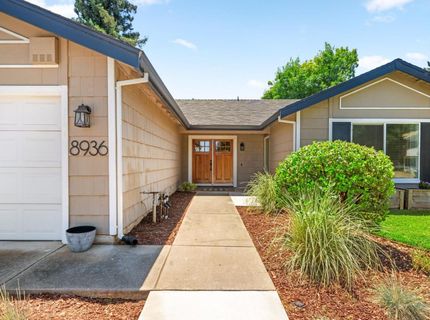 8936 Castle Park Dr, Elk Grove, CA 95624 Photo