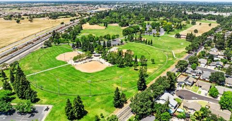 8936 Castle Park Dr, Elk Grove, CA 95624 Photo