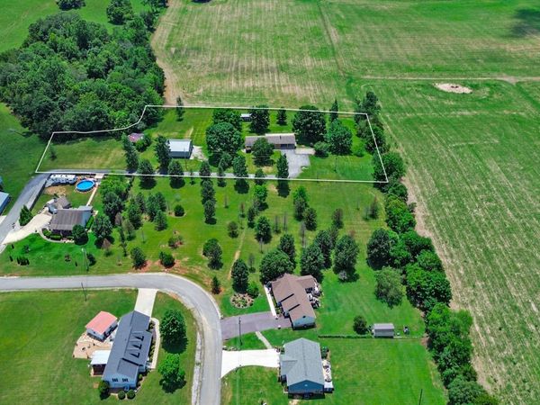 200 Acorn Hill Dr, Sparta, TN 38583