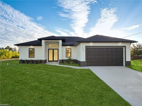 2001 Curry AVE N, LEHIGH ACRES, FL 33971