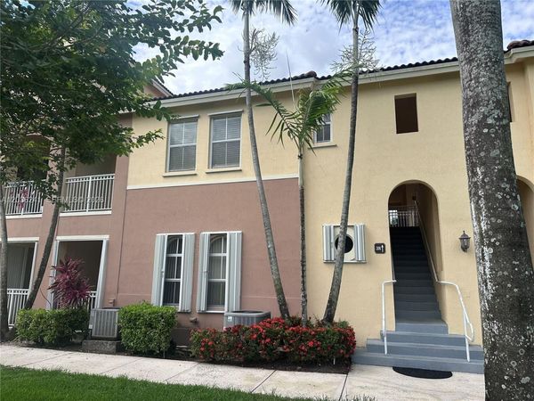 10132 NW 7th St , Unit 208, Miami, FL 33172