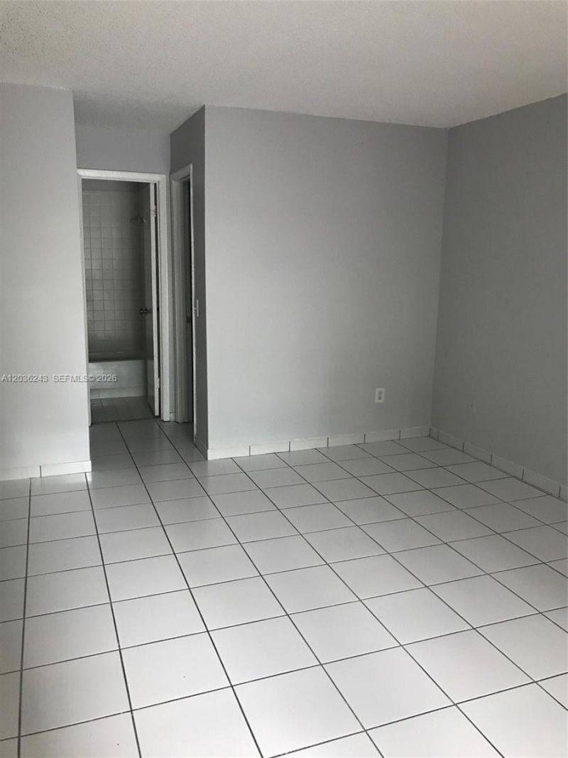 9810 Hammocks Blvd , Unit 202, Miami, FL 33196 Photo