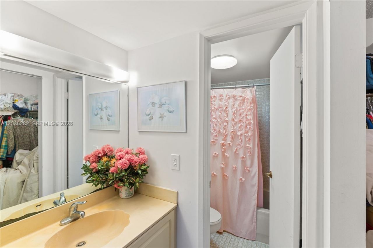 10155 NW 9th St Cir , Unit 4-202, Miami, FL 33172 Photo