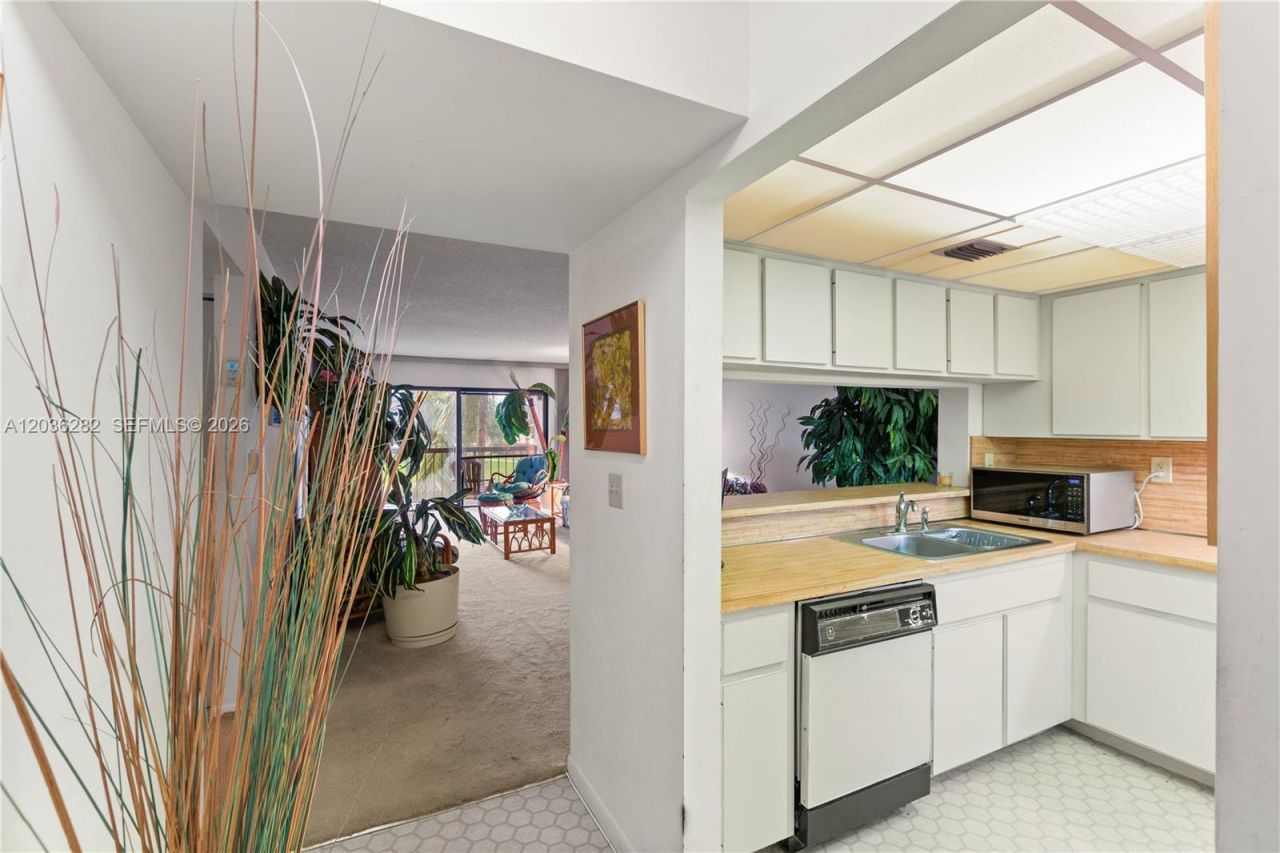 10155 NW 9th St Cir , Unit 4-202, Miami, FL 33172 Photo