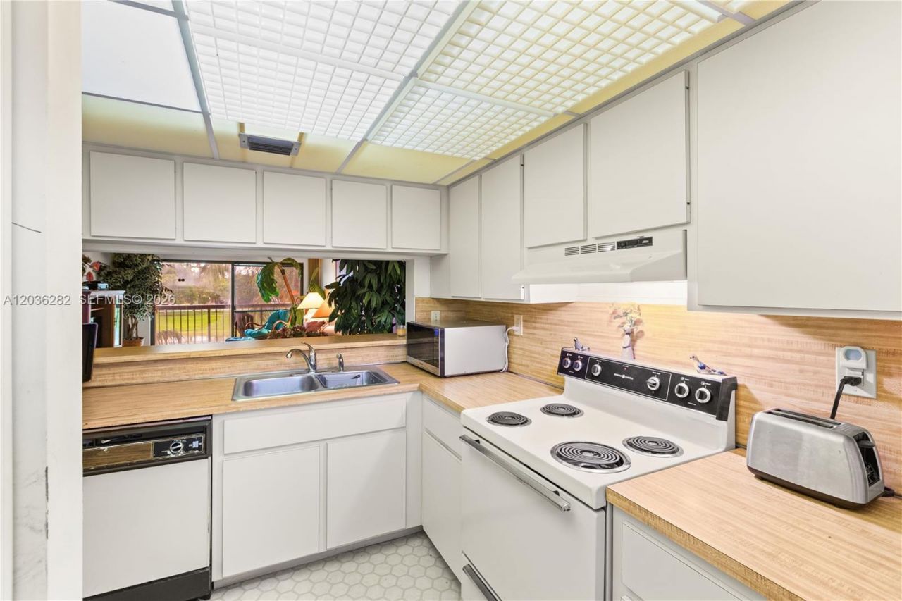 10155 NW 9th St Cir , Unit 4-202, Miami, FL 33172 Photo