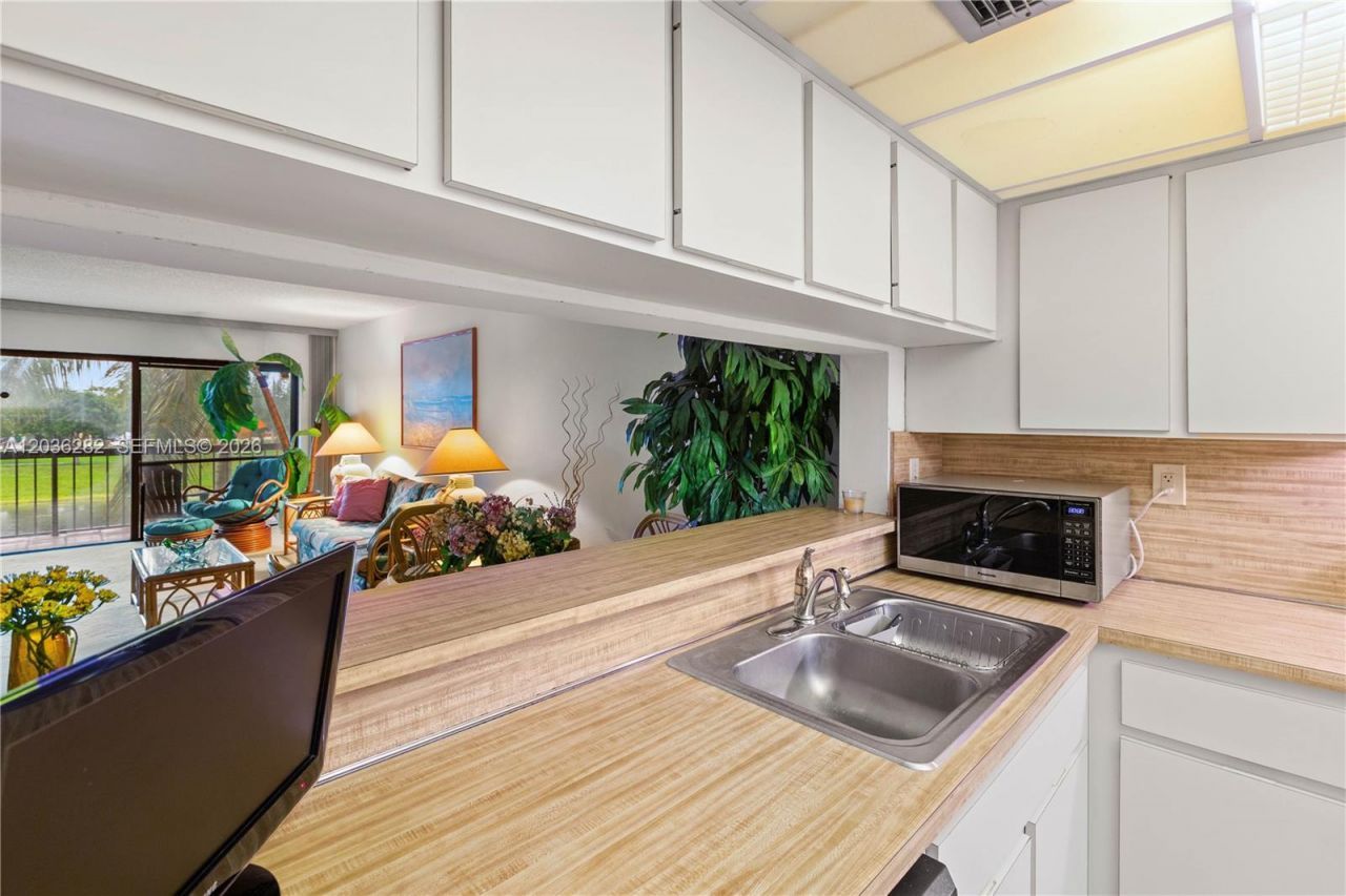 10155 NW 9th St Cir , Unit 4-202, Miami, FL 33172 Photo