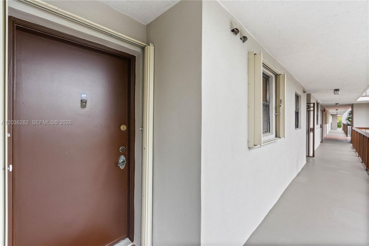 10155 NW 9th St Cir , Unit 4-202, Miami, FL 33172 Photo