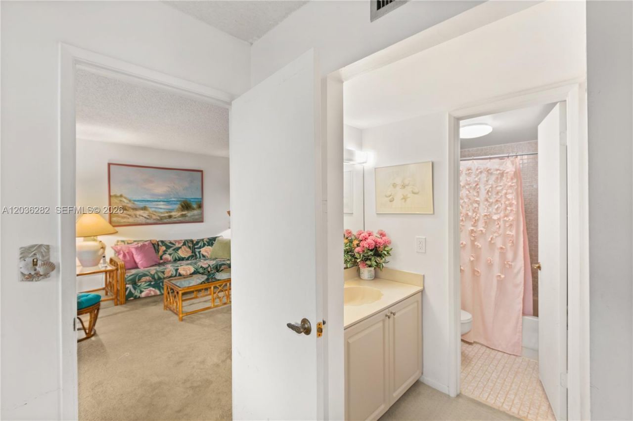 10155 NW 9th St Cir , Unit 4-202, Miami, FL 33172 Photo