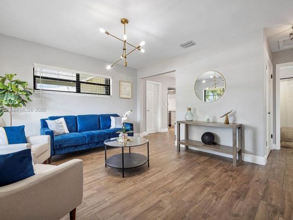 5232 NE 2nd Ave , Oakland Park, FL 33334