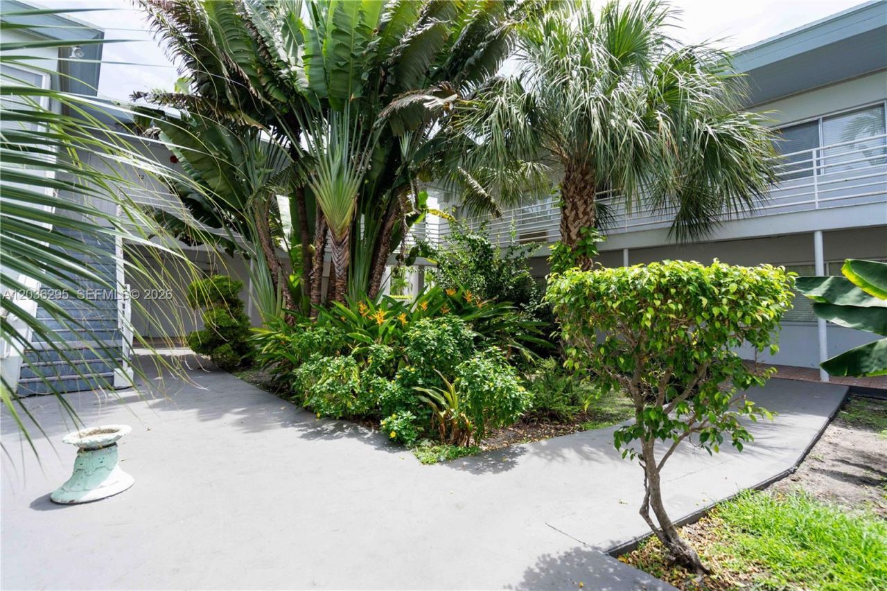 8300 Abbott, Unit 18, Miami Beach, FL 33141 Photo