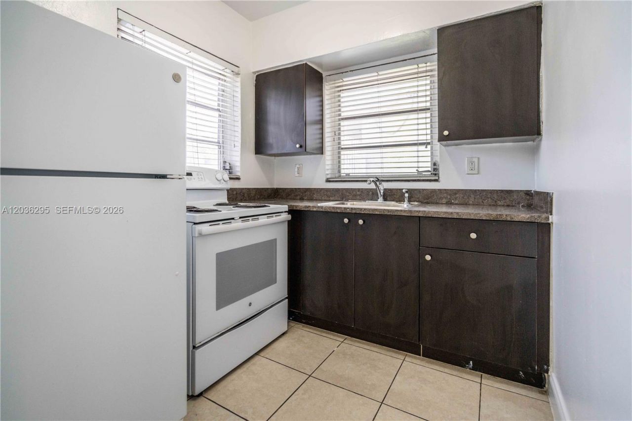 8300 Abbott, Unit 18, Miami Beach, FL 33141 Photo