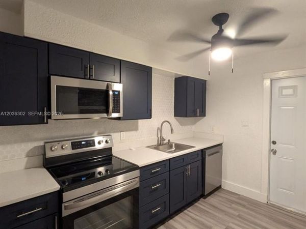 614 Pear St , Lakeland, FL 33815