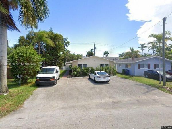 812 NE 2nd St , Unit 1-2, Hallandale Beach, FL 33009
