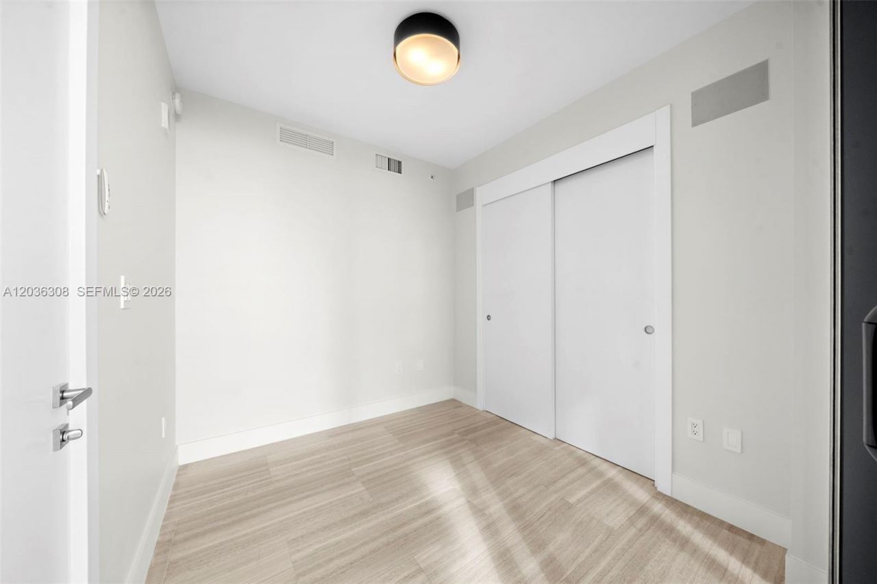 1451 Brickell Ave , Unit 1005, Miami, FL 33131 Photo