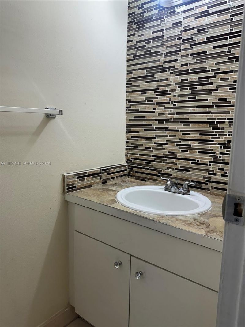 18101 NW 68th Ave , Unit B201, Hialeah, FL 33015 Photo