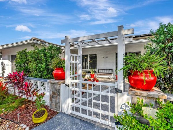 2261 NE 62nd St , Fort Lauderdale, FL 33308