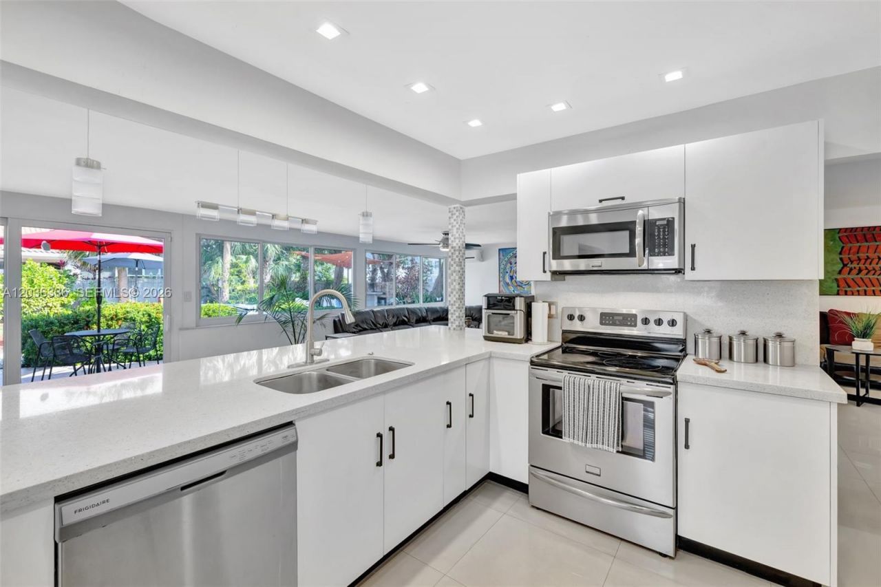 2261 NE 62nd St , Fort Lauderdale, FL 33308 Photo