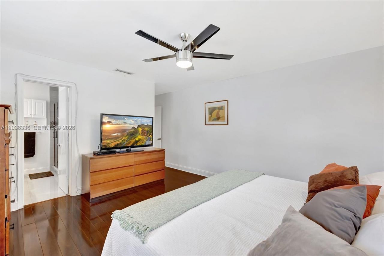 2261 NE 62nd St , Fort Lauderdale, FL 33308 Photo