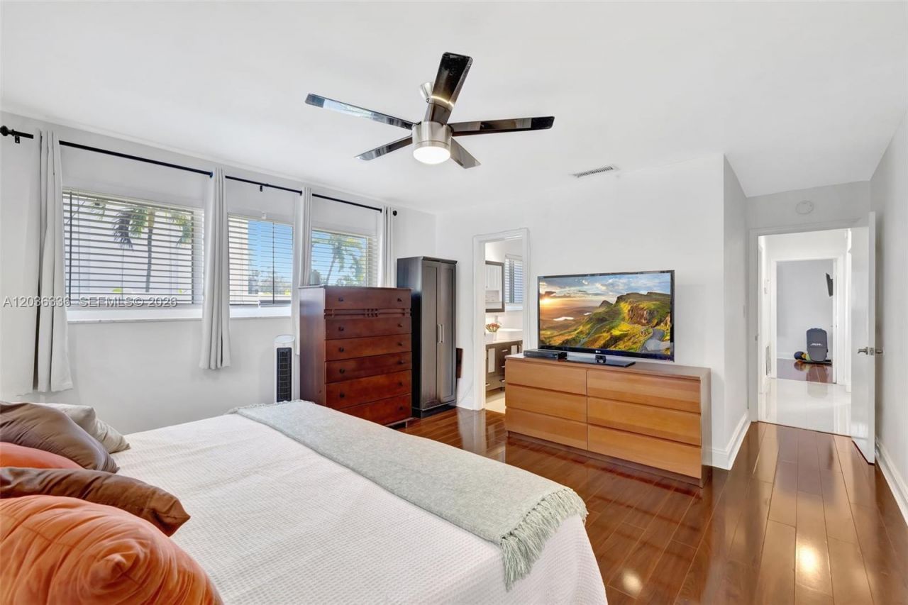 2261 NE 62nd St , Fort Lauderdale, FL 33308 Photo