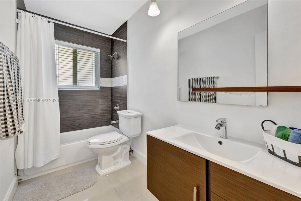 2261 NE 62nd St , Fort Lauderdale, FL 33308 Photo