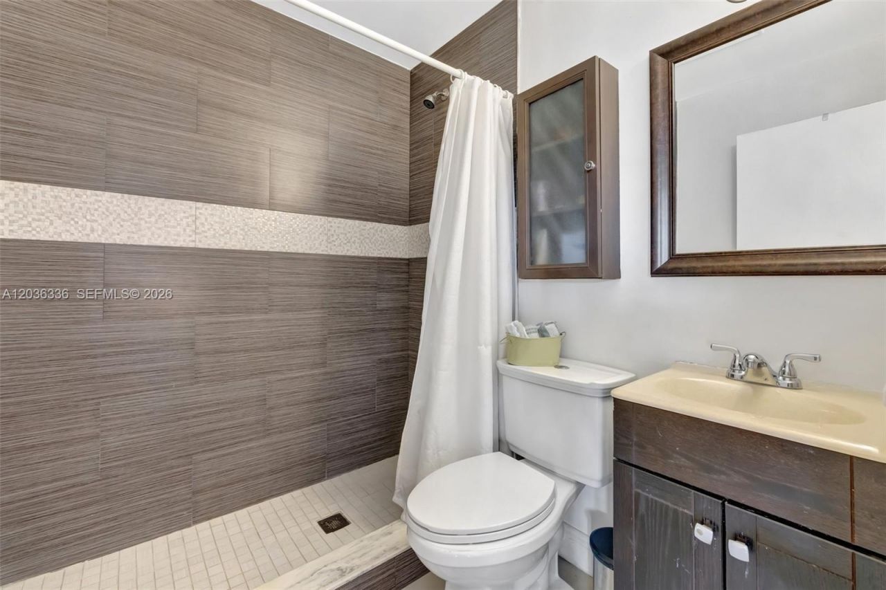 2261 NE 62nd St , Fort Lauderdale, FL 33308 Photo