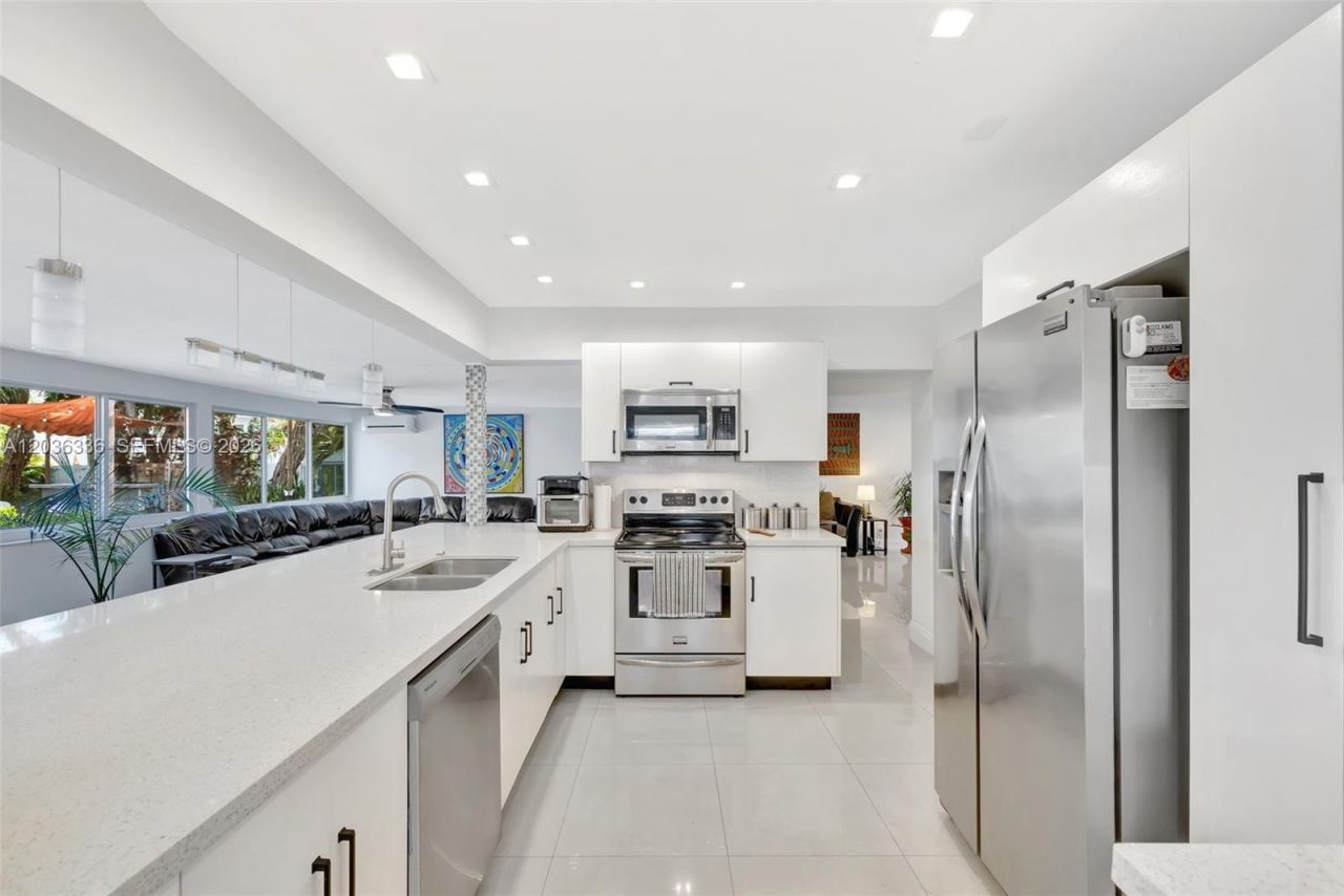 2261 NE 62nd St , Fort Lauderdale, FL 33308 Photo