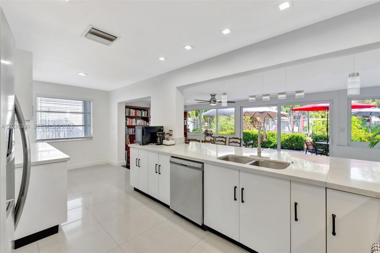 2261 NE 62nd St , Fort Lauderdale, FL 33308 Photo