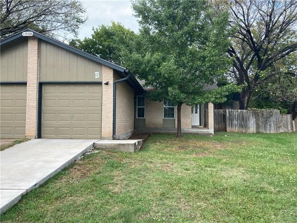 1908 B Townesouth CIR , Austin, TX 78741