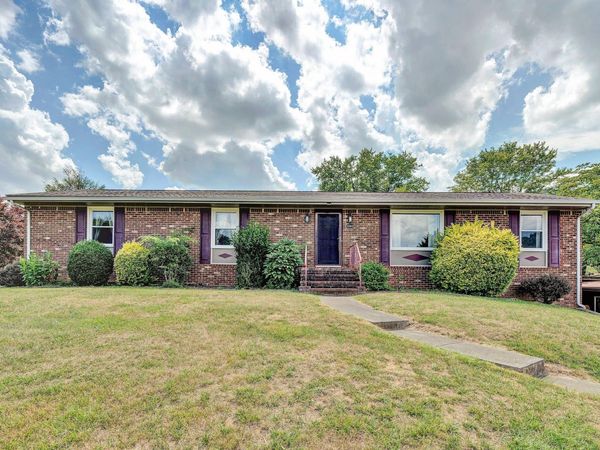 5543 Country LN, Roanoke, VA 24018