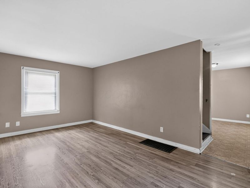 594 S Hampton Road , Columbus, OH 43213 Photo 5