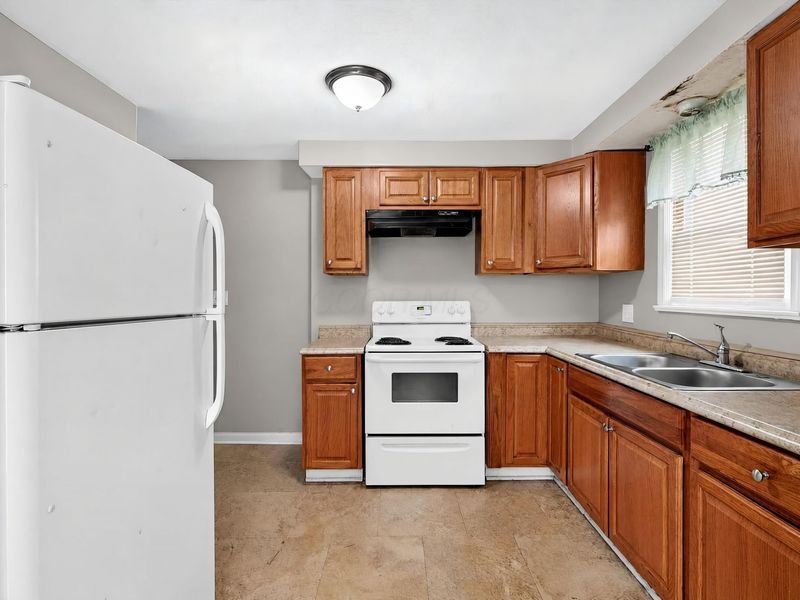 594 S Hampton Road , Columbus, OH 43213 Photo 8