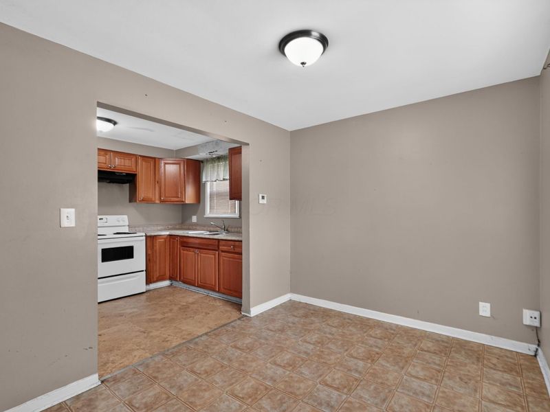 594 S Hampton Road , Columbus, OH 43213 Photo 9