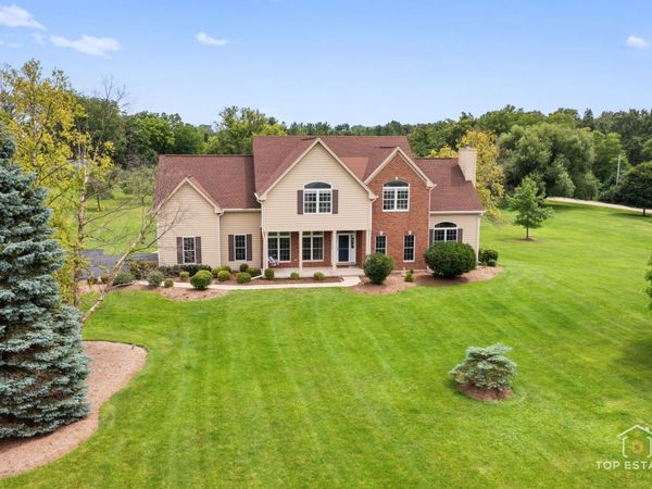 175 Clover Hill Lane , North Barrington, IL 60010