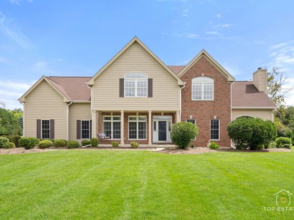 175 Clover Hill Lane, North Barrington, IL 60010