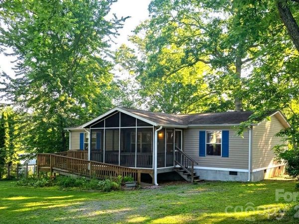 403 Doliver Drive , Horse Shoe, NC 28742
