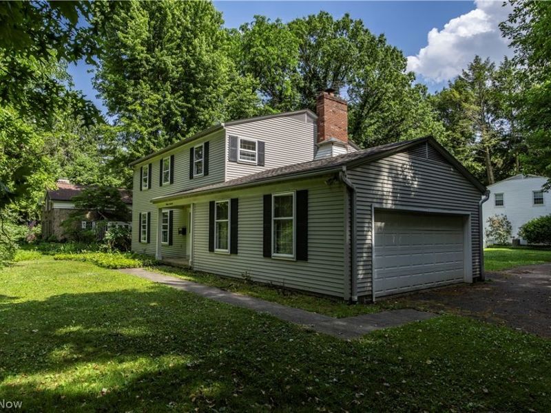 2070 White Pond Drive, Akron, OH 44313 Photo 2