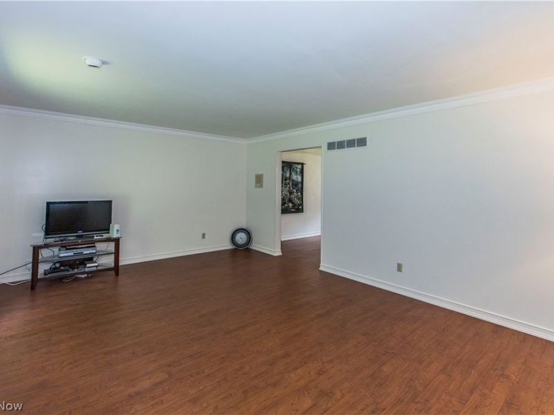 2070 White Pond Drive, Akron, OH 44313 Photo 6