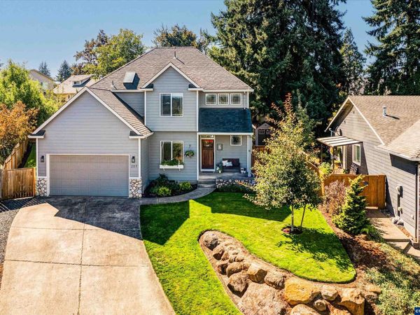 207 Sweden Cir, Silverton, OR 97381