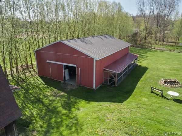5785 Layton Road , Howell Twp, MI 48836