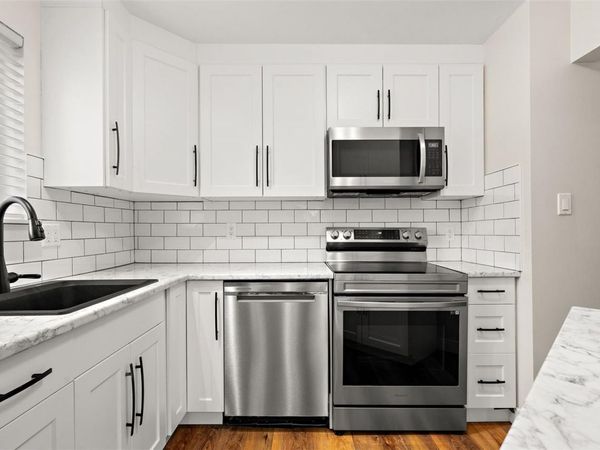2070 Amelia Ave, Unit #52, Sidney, BC V8L 4X6