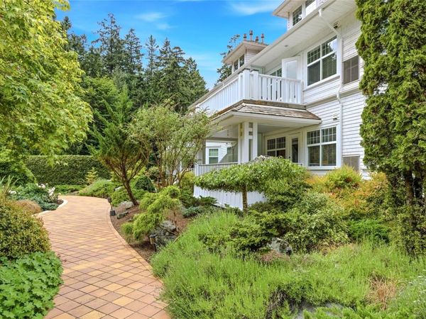 292 Crescent Rd E, Unit #105, Qualicum Beach, BC V9K 0A5