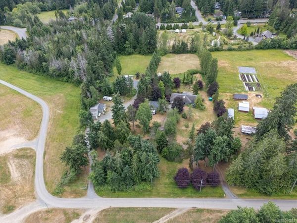 880 Garden Rd E, Qualicum Beach, BC V9K 1N2