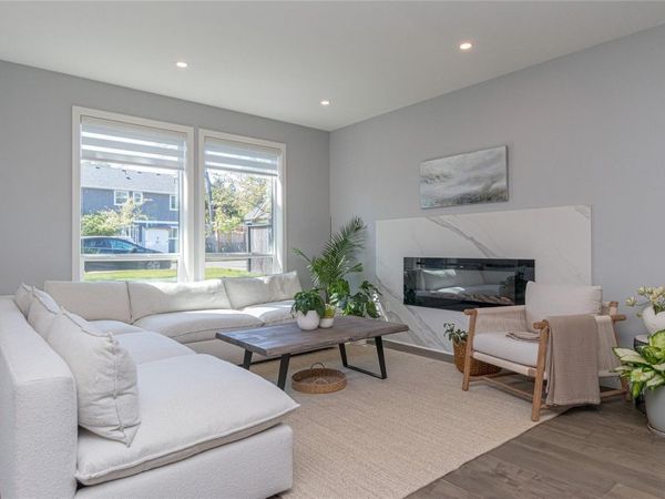 909 Bank St , Victoria, BC V8S 4B1