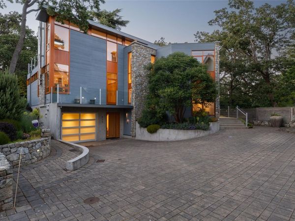 435 Chadwick Pl , Victoria, BC V8S 1H4