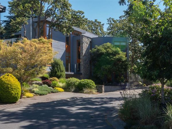 435 Chadwick Pl , Victoria, BC V8S 1H4