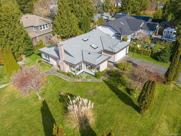 1095 Pepper Pl , French Creek, BC V9P 1Z5