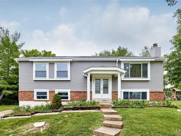 241 Valleyoak Court, Ballwin, MO 63021
